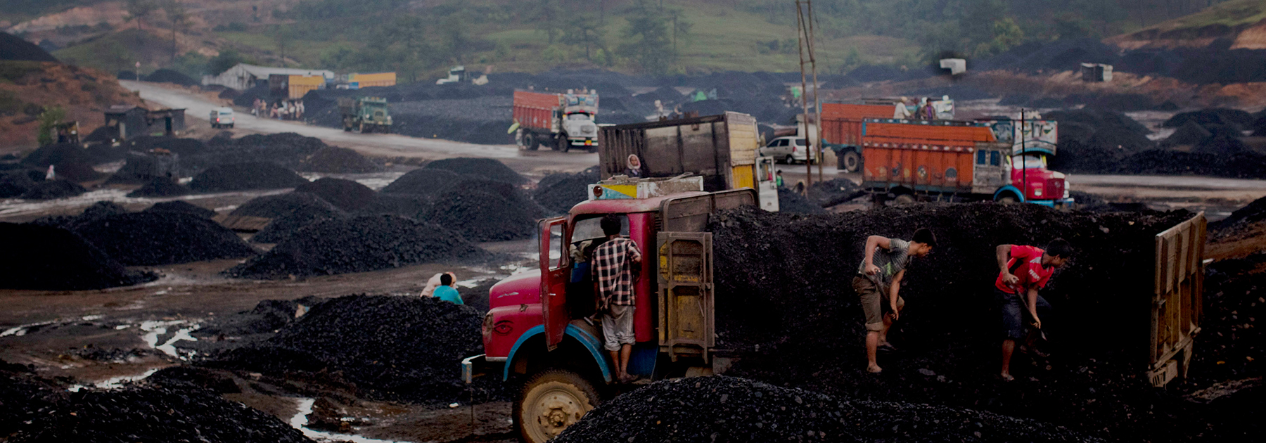 Workers load coal onto trucks at a coal depot near Lad Rymbai. (Daniel Berehulak/Getty Images)
