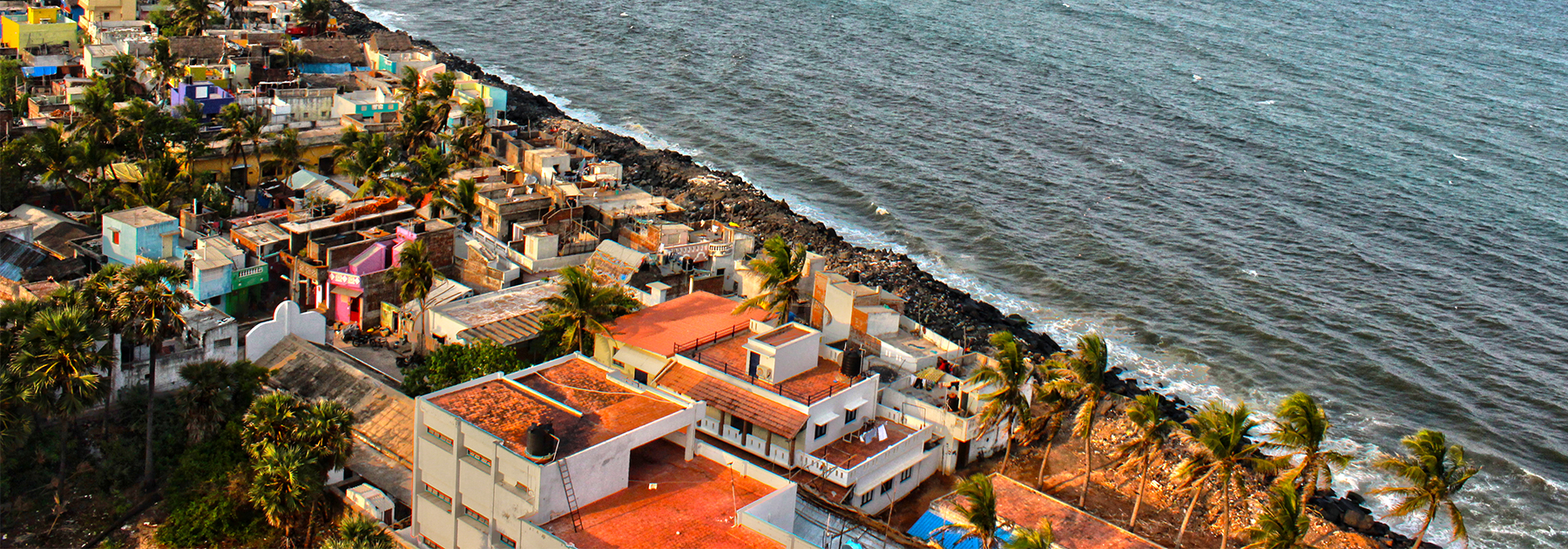 View of Puducherry beach from light house. (Karthik Easvur, licensed under CC BY-SA 3.0)