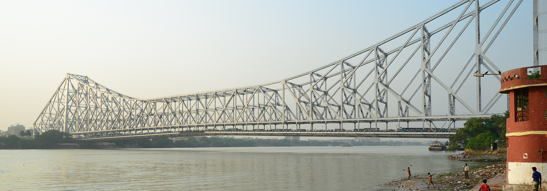 The Howrah Bridge straddles West Bengal's Hooghly River in Kolkata. (Christopher J. Fynn, licensed under CC BY-SA 4.0)
