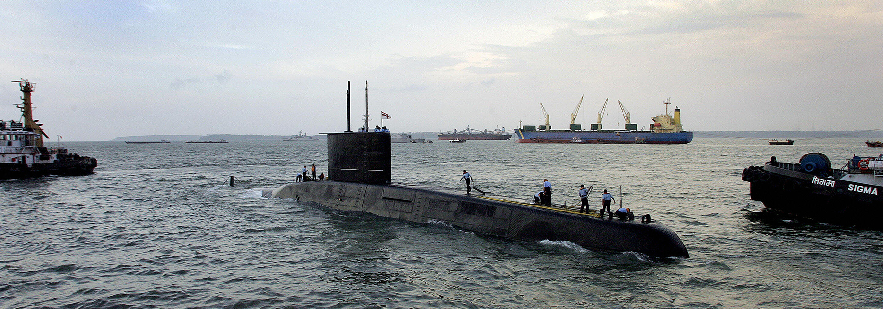 The submarine ‘INS Shalki’ leaves port during the ongoing joint Indo-US naval excercise September 28, 2005. (SEBASTIAN D’SOUZA/AFP/Getty Images)